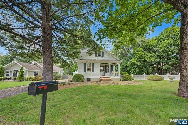 41 Poplar Street, Oakland, NJ 07436