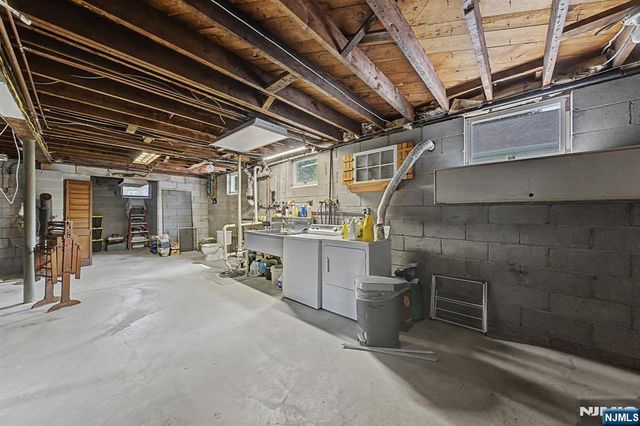 41 Poplar Street, Oakland, NJ 07436