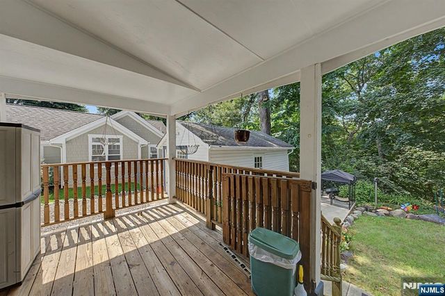 41 Poplar Street, Oakland, NJ 07436