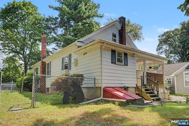 41 Poplar Street, Oakland, NJ 07436