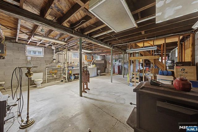 41 Poplar Street, Oakland, NJ 07436