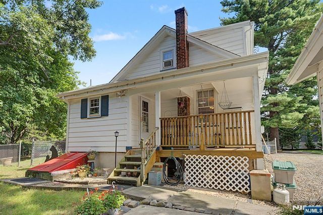 41 Poplar Street, Oakland, NJ 07436