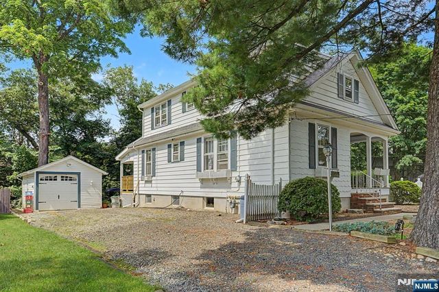 41 Poplar Street, Oakland, NJ 07436