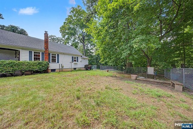 41 Poplar Street, Oakland, NJ 07436