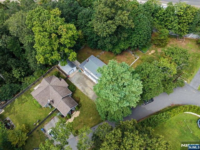 41 Poplar Street, Oakland, NJ 07436