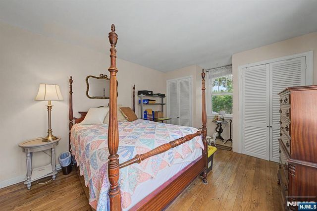 41 Poplar Street, Oakland, NJ 07436