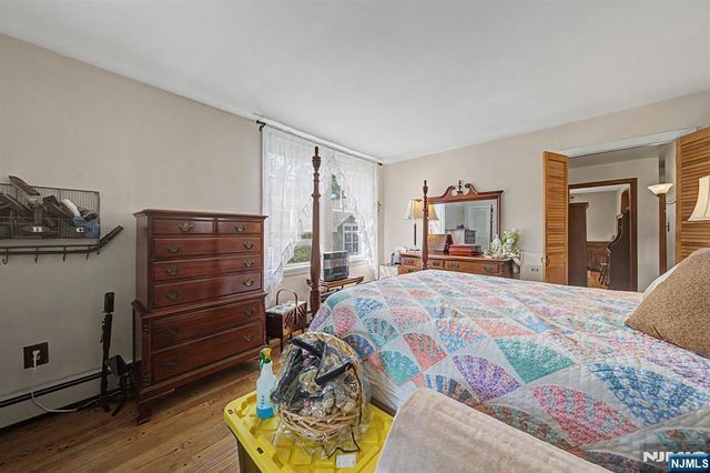 41 Poplar Street, Oakland, NJ 07436