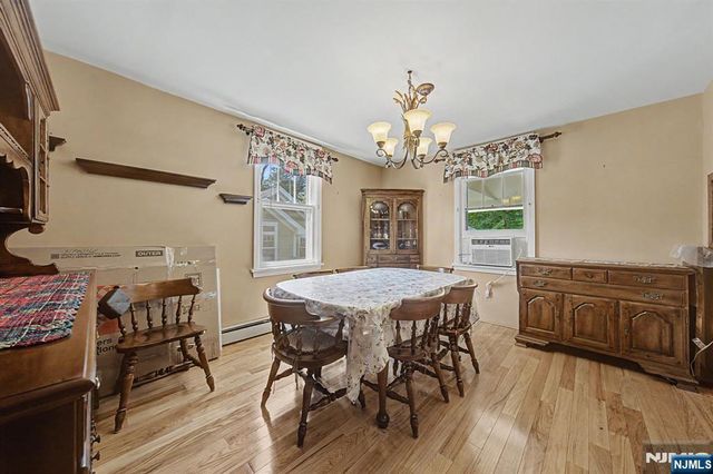 41 Poplar Street, Oakland, NJ 07436