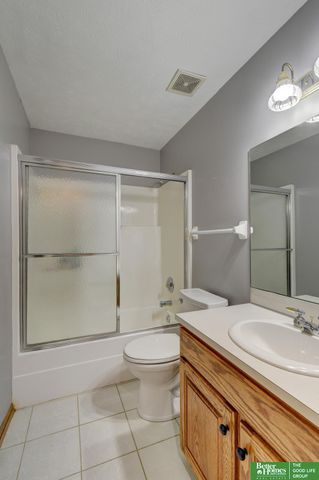 8883 Verdon Circle, Plattsmouth, NE 68048