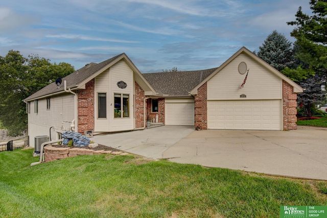 8883 Verdon Circle, Plattsmouth, NE 68048