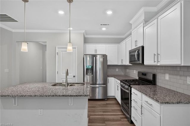 814 Falls Grove Trail, High Point, NC 27265