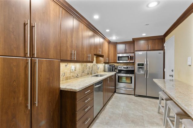 4250 GALT OCEAN Drive 8L, Fort Lauderdale, FL 33308