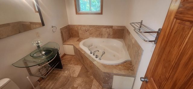 12 Cornwall Pl, Farmington, NH 03835