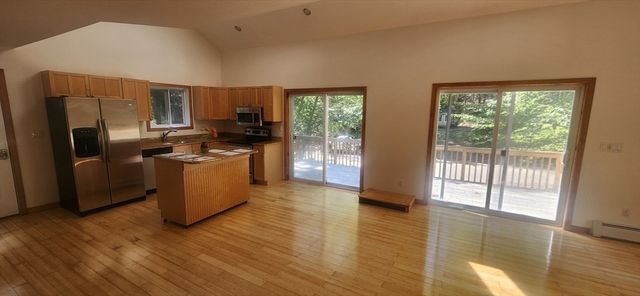 12 Cornwall Pl, Farmington, NH 03835