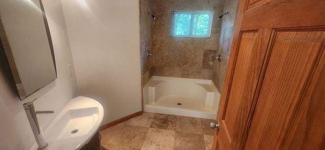 12 Cornwall Pl, Farmington, NH 03835