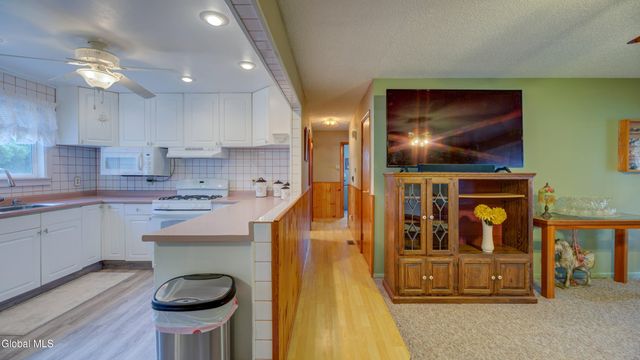 652 County Hwy 122, Johnstown, NY 12078