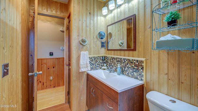 652 County Hwy 122, Johnstown, NY 12078