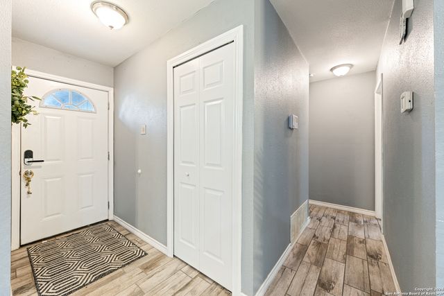 5802 branch valley, San Antonio, TX 78242