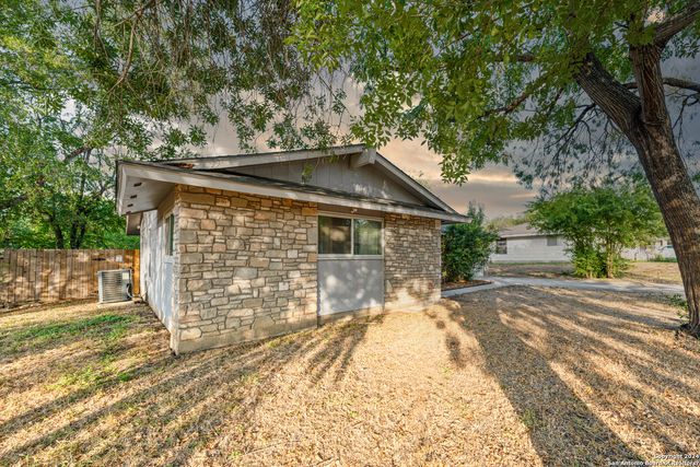 5802 branch valley, San Antonio, TX 78242