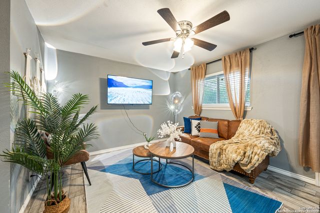 5802 branch valley, San Antonio, TX 78242