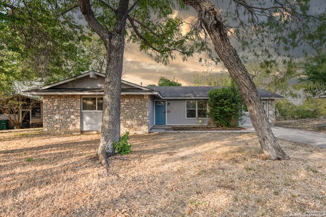 5802 branch valley, San Antonio, TX 78242
