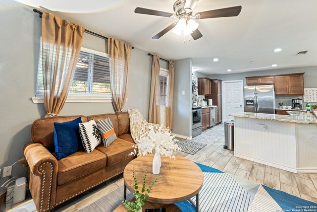 5802 branch valley, San Antonio, TX 78242
