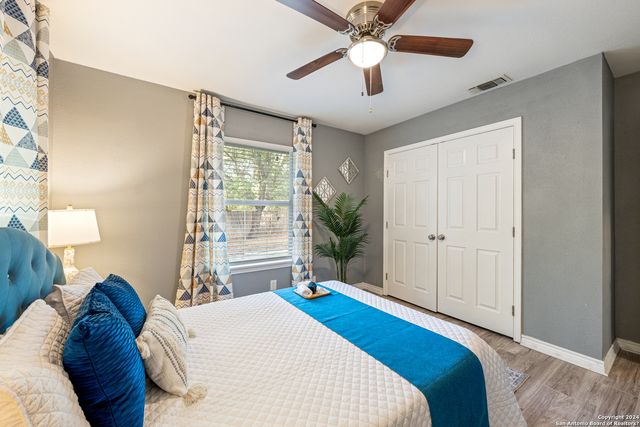 5802 branch valley, San Antonio, TX 78242