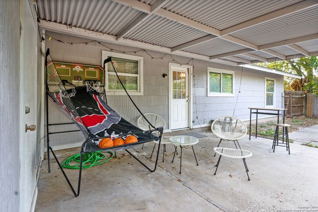 5802 branch valley, San Antonio, TX 78242