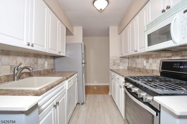 605 Grove St 2, Clifton City, NJ 07013
