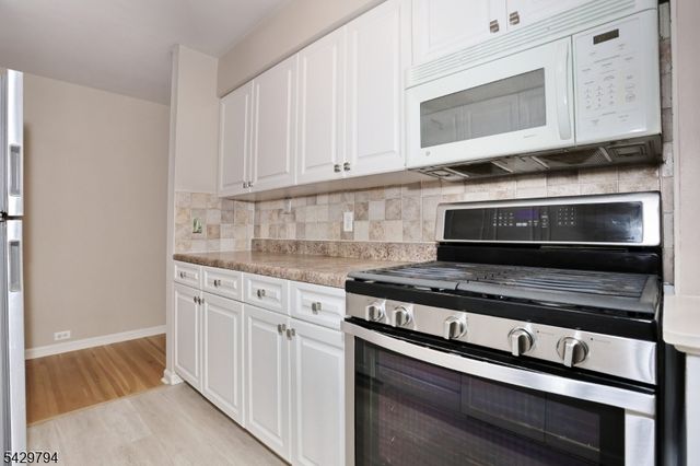 605 Grove St 2, Clifton City, NJ 07013