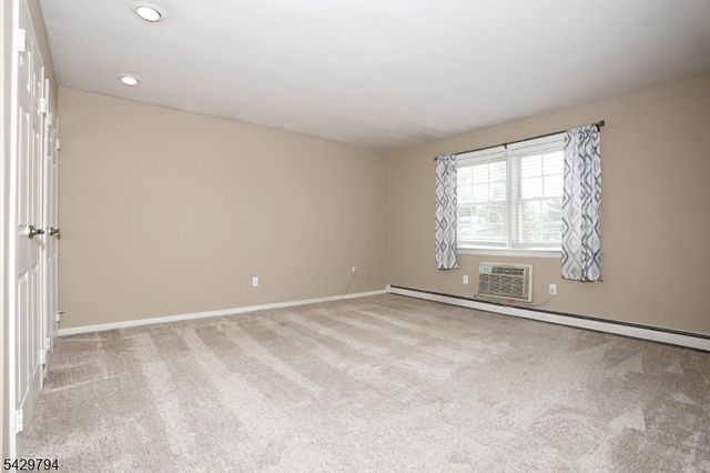 605 Grove St 2, Clifton City, NJ 07013