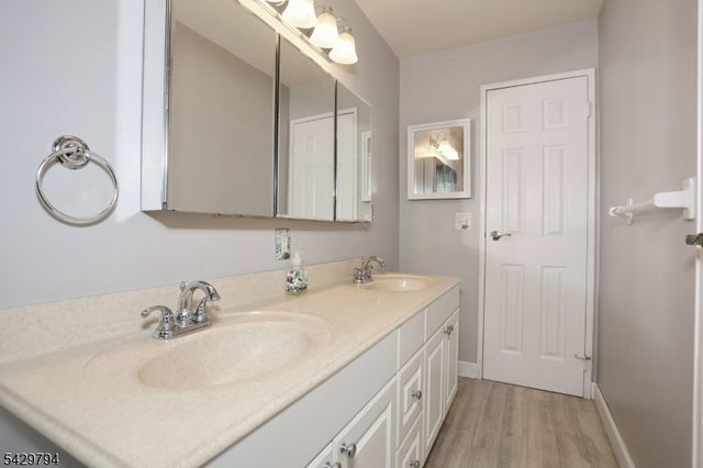 605 Grove St 2, Clifton City, NJ 07013