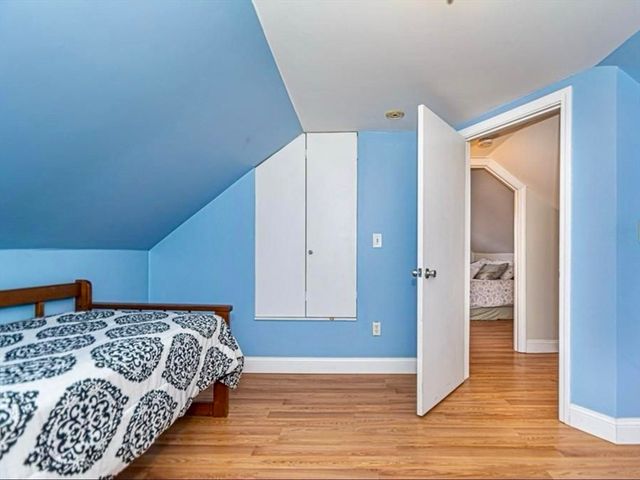 516 Lakeview Ave, Lowell, MA 01850