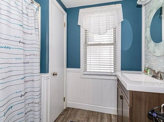 516 Lakeview Ave, Lowell, MA 01850
