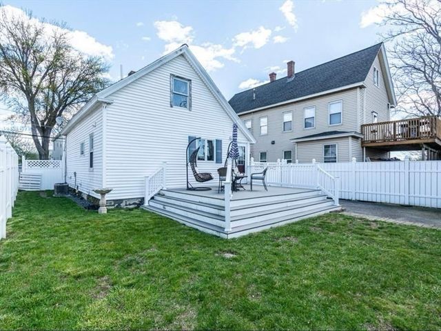 516 Lakeview Ave, Lowell, MA 01850