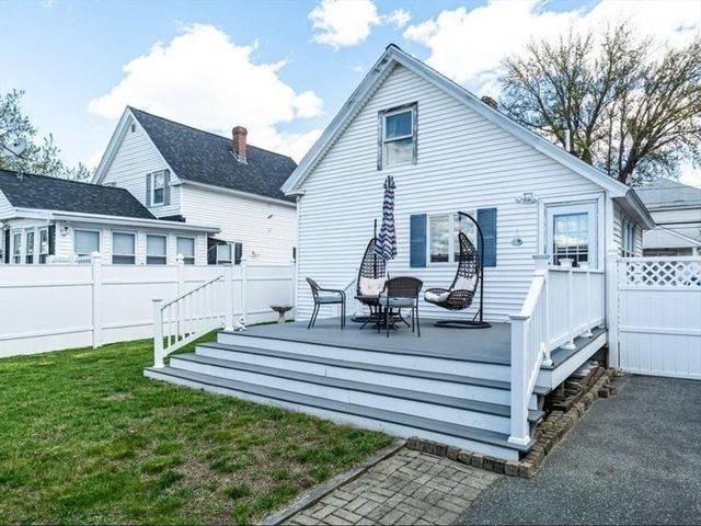 516 Lakeview Ave, Lowell, MA 01850
