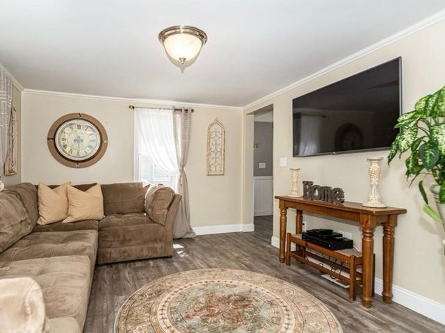 516 Lakeview Ave, Lowell, MA 01850
