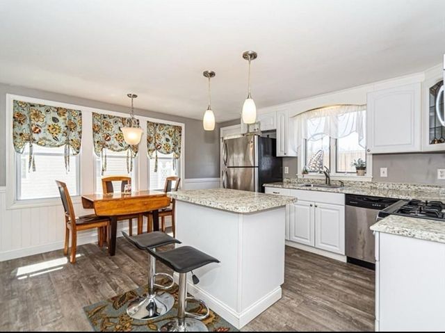516 Lakeview Ave, Lowell, MA 01850