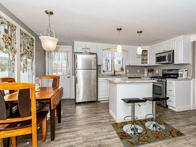 516 Lakeview Ave, Lowell, MA 01850