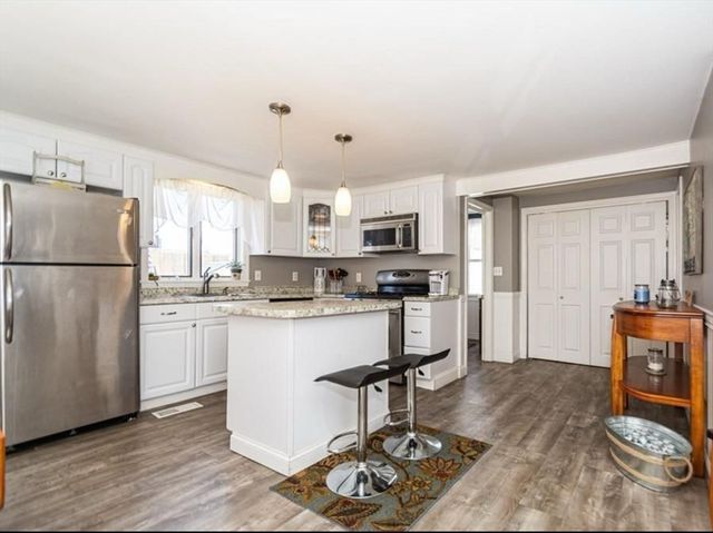 516 Lakeview Ave, Lowell, MA 01850