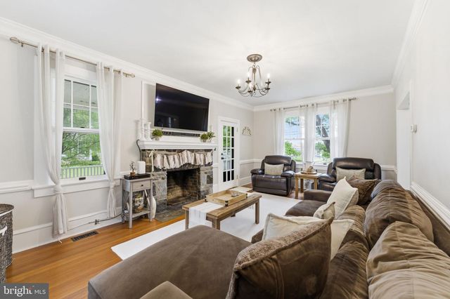 150 S 32ND ST, Purcellville, VA 20132