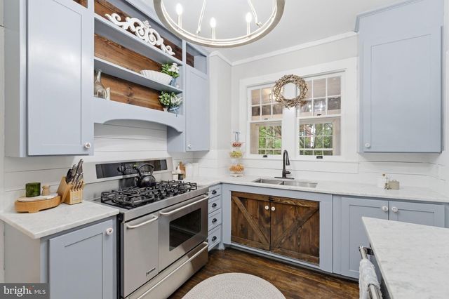 150 S 32ND ST, Purcellville, VA 20132