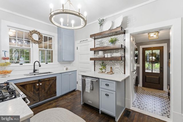 150 S 32ND ST, Purcellville, VA 20132