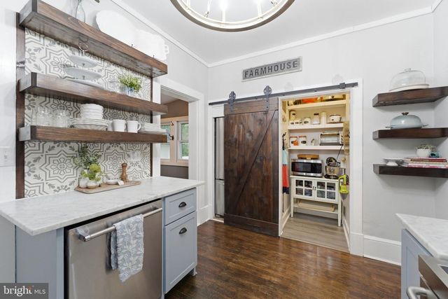 150 S 32ND ST, Purcellville, VA 20132