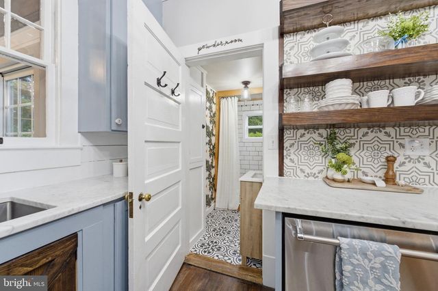 150 S 32ND ST, Purcellville, VA 20132