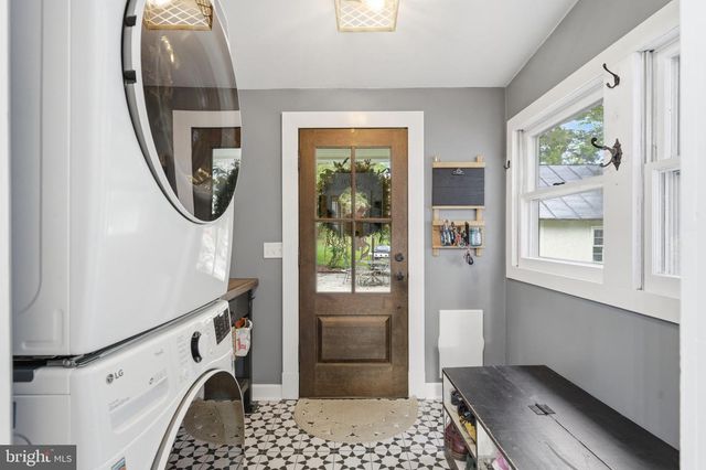 150 S 32ND ST, Purcellville, VA 20132