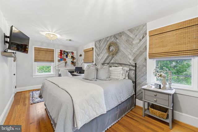 150 S 32ND ST, Purcellville, VA 20132