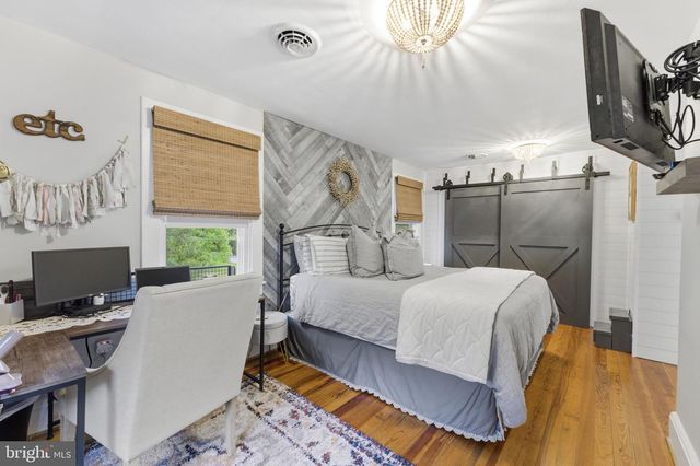 150 S 32ND ST, Purcellville, VA 20132