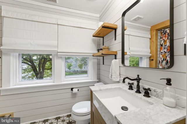 150 S 32ND ST, Purcellville, VA 20132