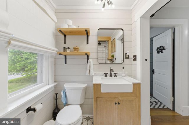 150 S 32ND ST, Purcellville, VA 20132